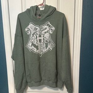 Gildan “Harry Potter” Green Hogwarts Hoodie with Graphic Design